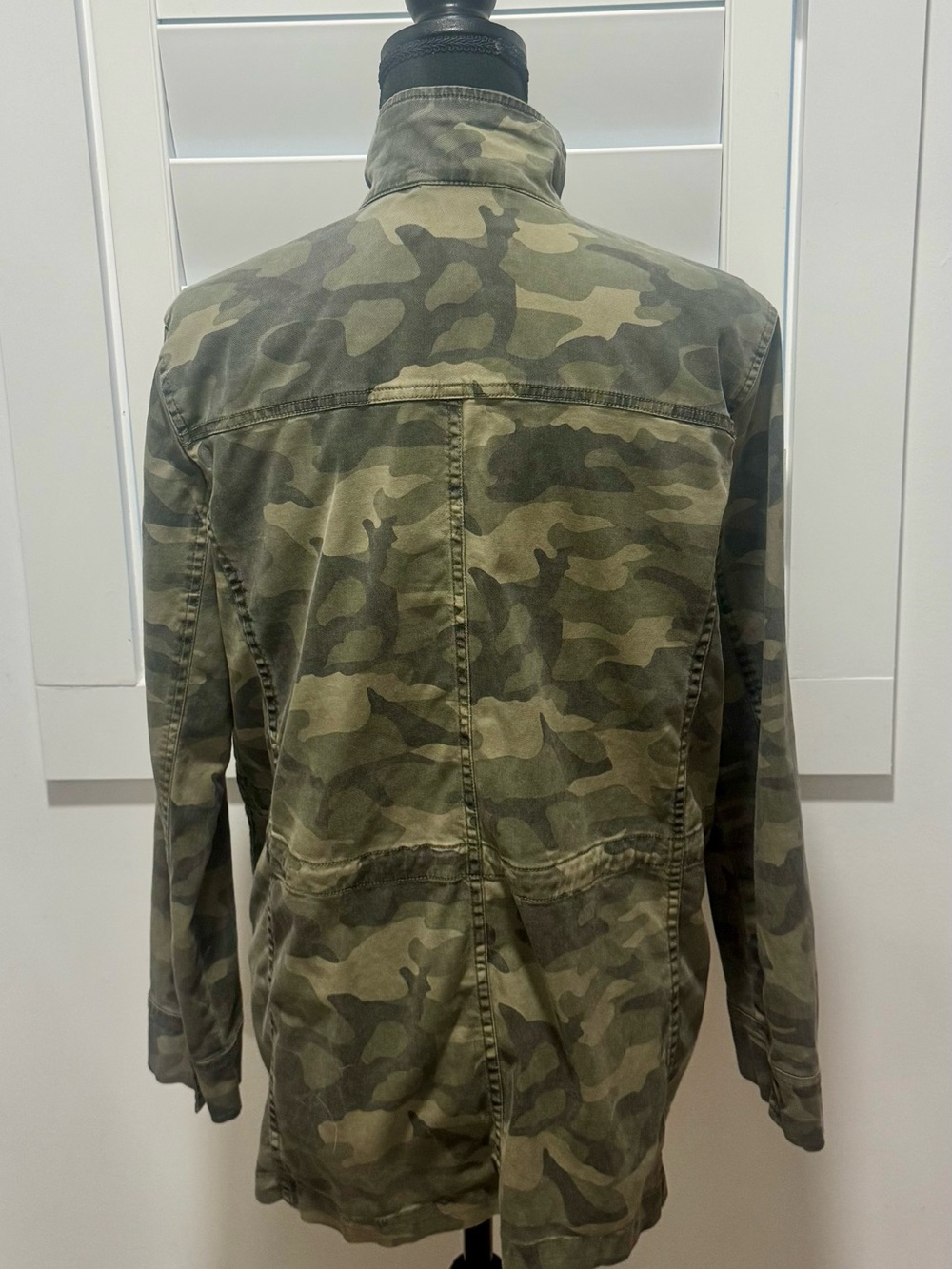 Lucky Brand Women's Camo Jacket in Olive Green & Khaki - Picture 4 of 6